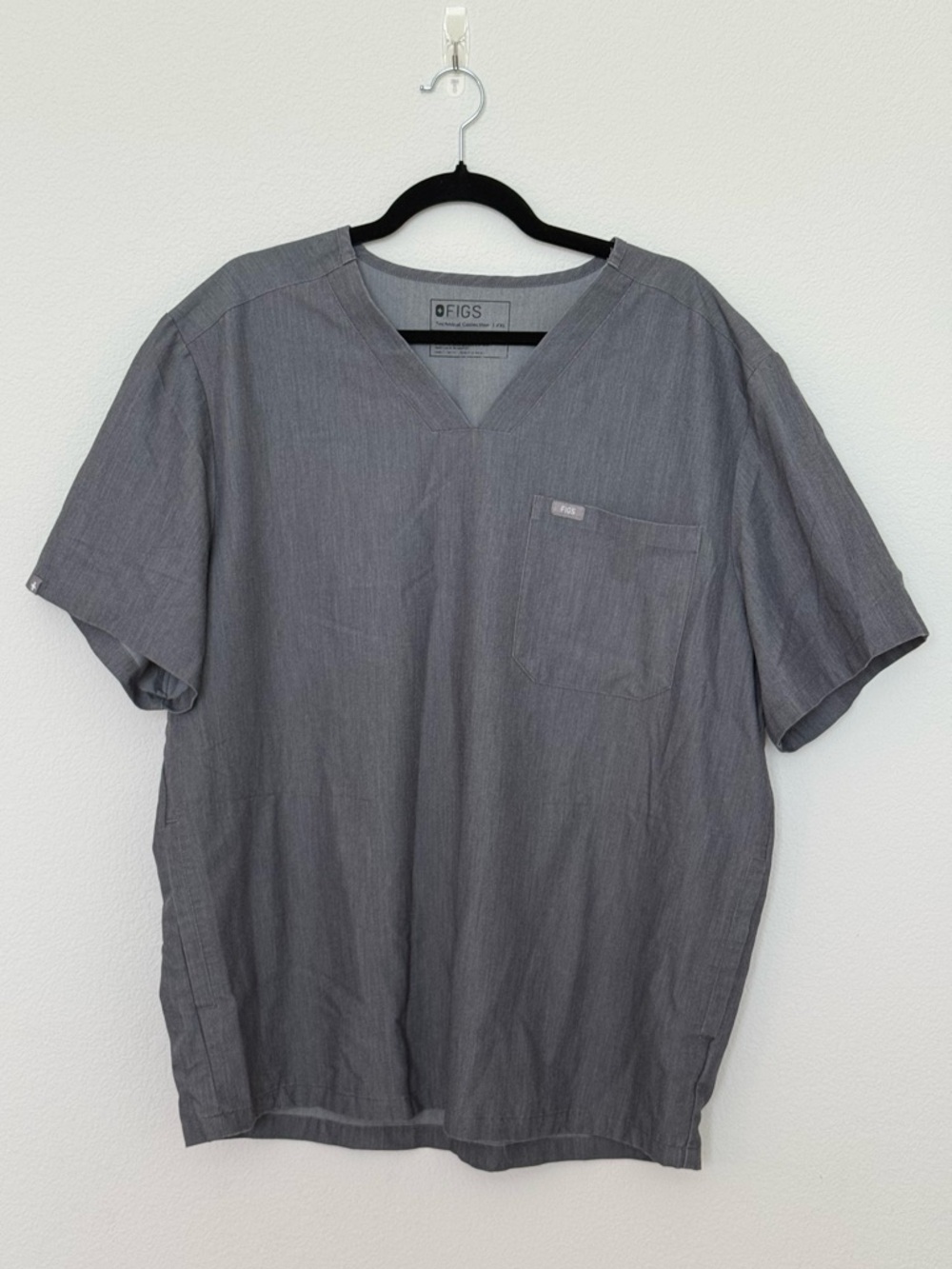 FIGS Men’s Chisec Three-Pocket Scrub Top